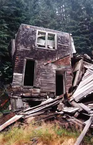 http://www.ghosttowns.com/canada/bc/images/cody3.jpg