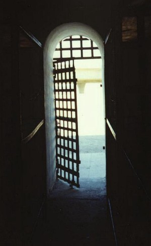 http://www.ghosttowns.com/states/az/images/Yuma%20State%20prison%20inside%20cell.jpg